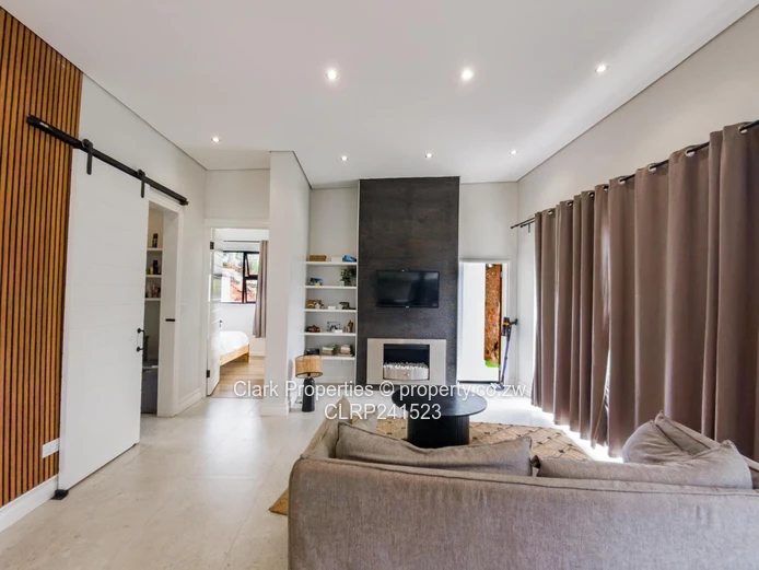 Striking Contemporary Living (Sole Mandate)