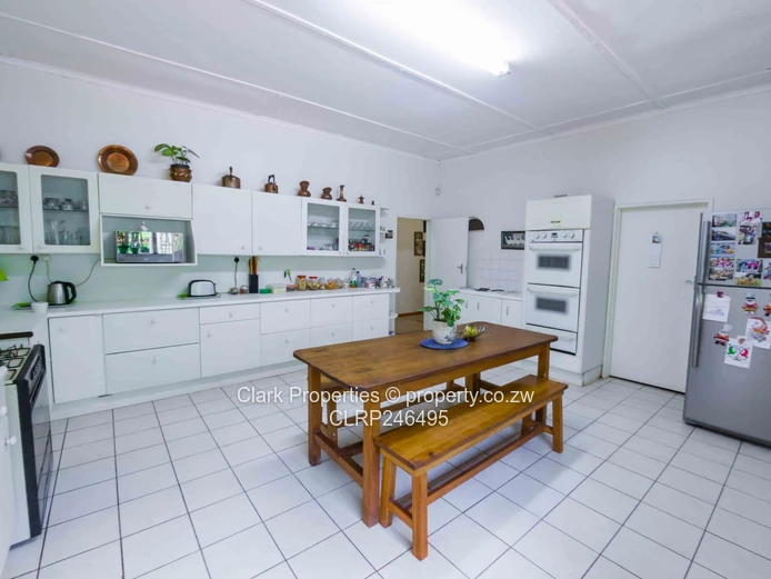 Secure Family Home On 4,090m²