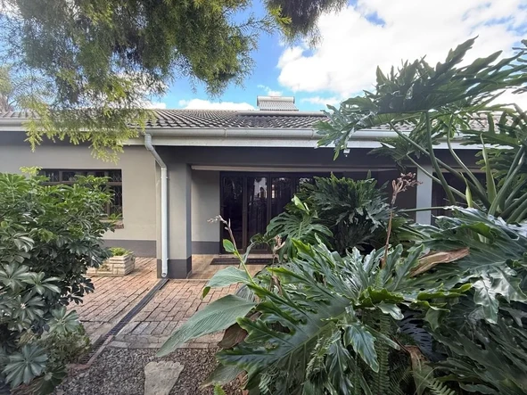 2 Bedroom Flat & Apartment