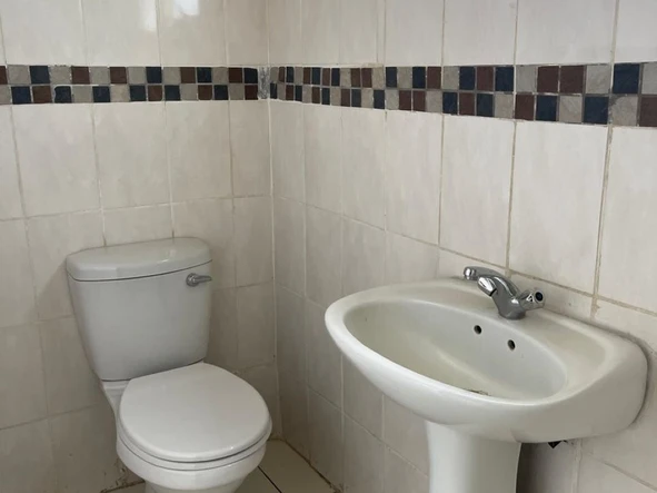 3 Bedroom Flat & Apartment