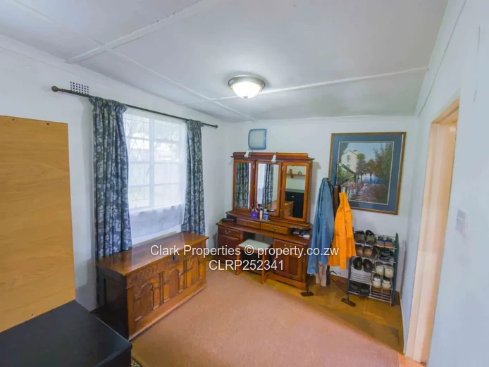 Multi-Dwelling Estate, Investor's Opportunity!