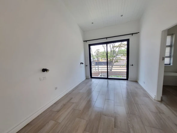 2 Bedroom Flat & Apartment