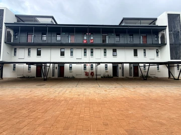 3 Bedroom Flat & Apartment