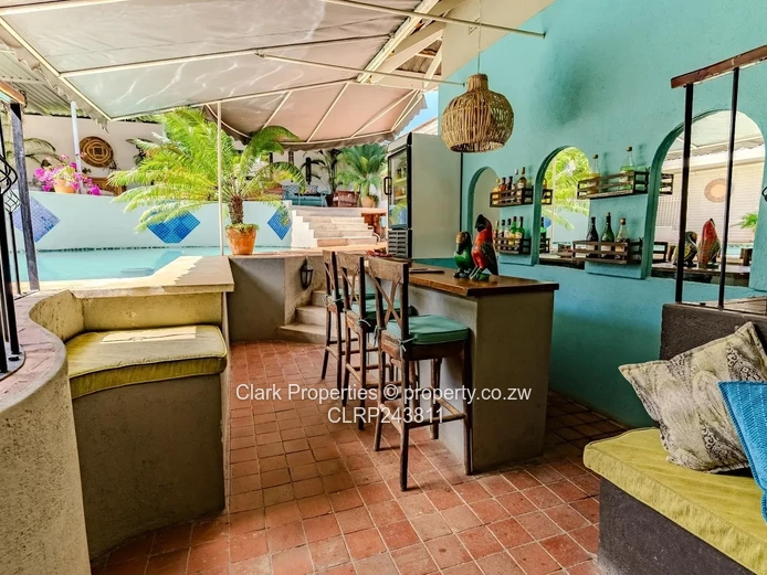 Elegant 5 Bedroom Guest Lodge/Family Retreat.