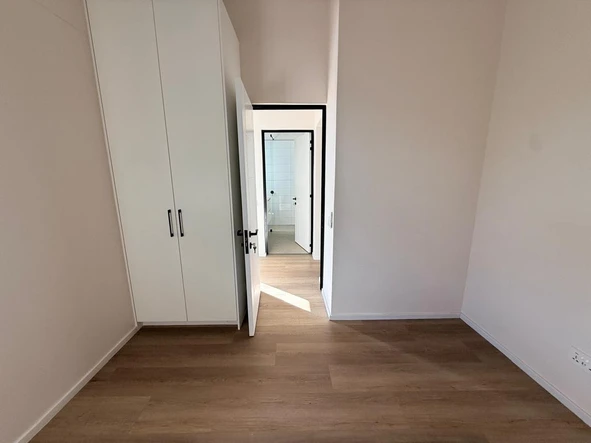 2 Bedroom Flat & Apartment