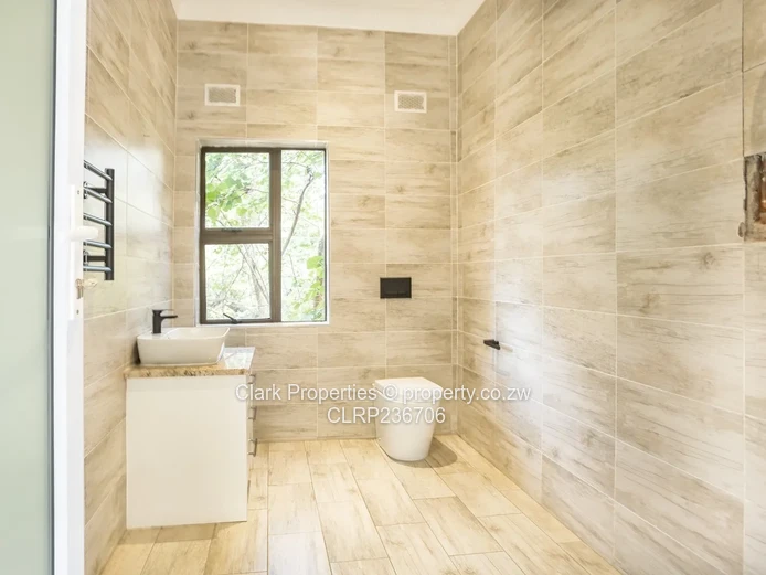 Stylish Family Home In Colne Valley!