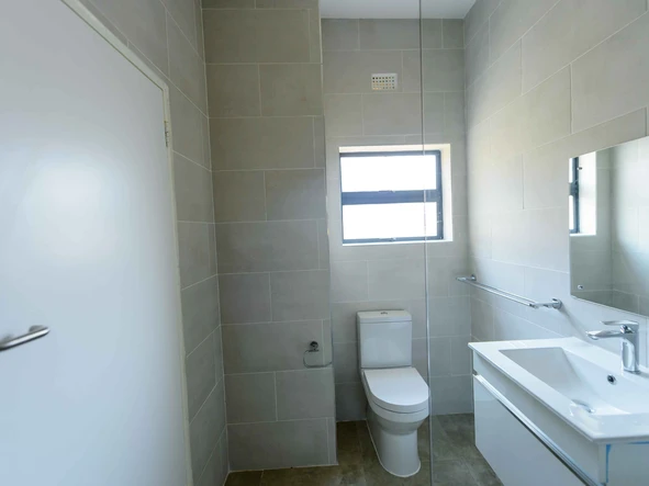 4 Bedroom Flat & Apartment