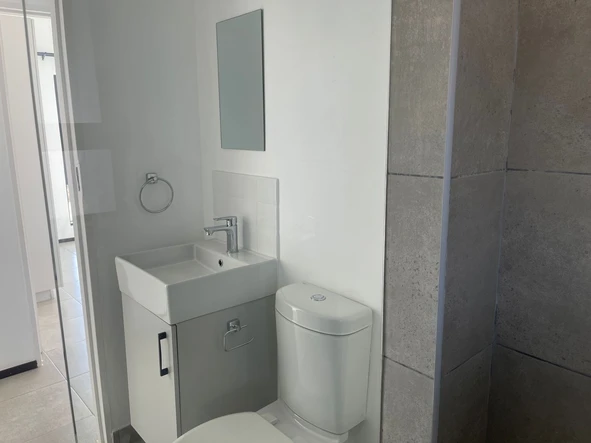 2 Bedroom Flat & Apartment
