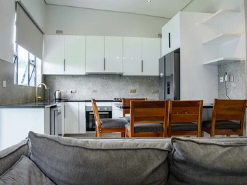 6 Bedroom House