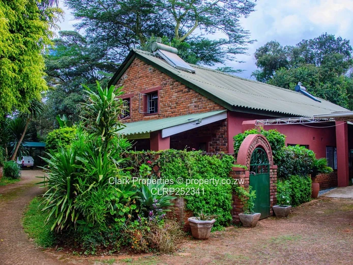 Multi-Dwelling Estate, Investor's Opportunity!