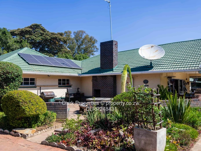 Exceptional Off-Grid Family Home in a Quiet Close! (Sole Mandate)
