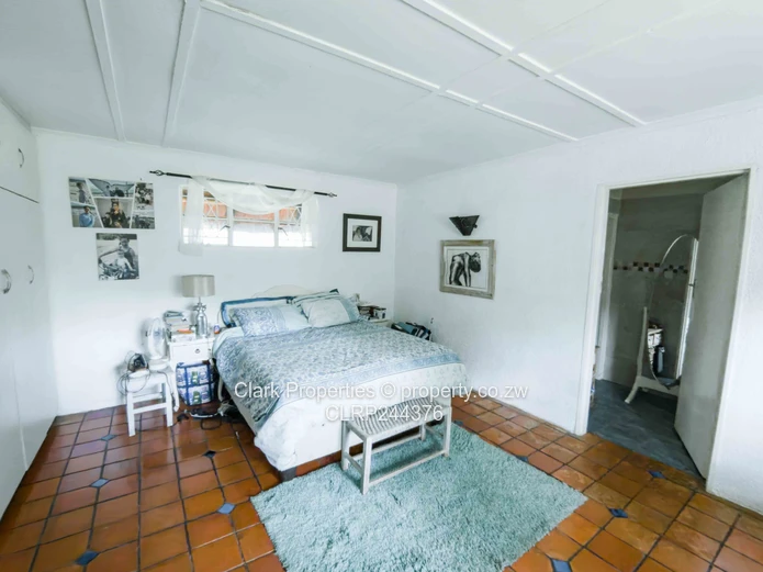 Multi-Dwelling Estate, Investor's Opportunity!