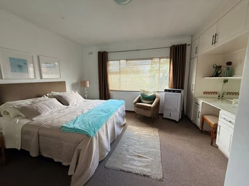 2 Bedroom Flat & Apartment