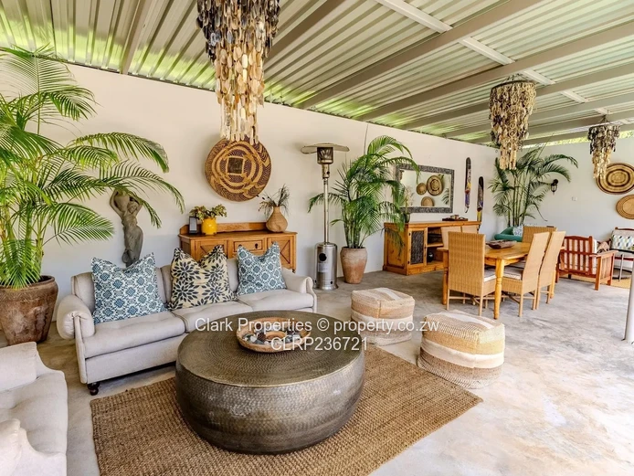 Elegant 5 Bedroom Guest Lodge/Family Retreat.