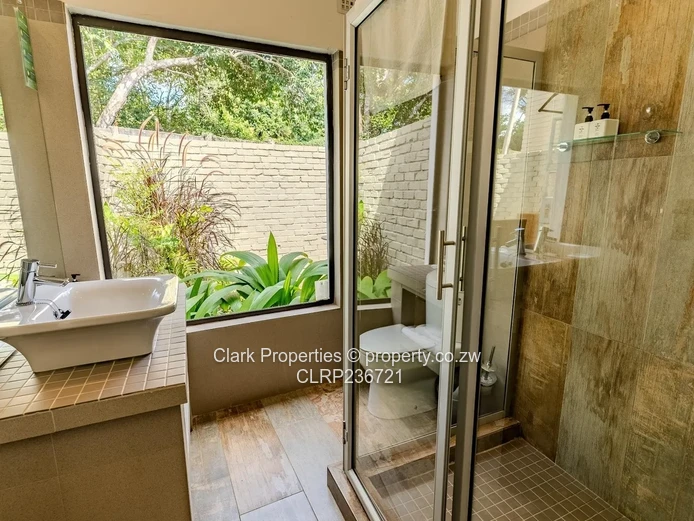 Elegant 5 Bedroom Guest Lodge/Family Retreat.