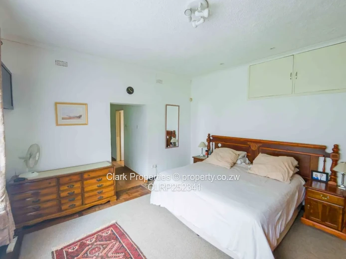Multi-Dwelling Estate, Investor's Opportunity!