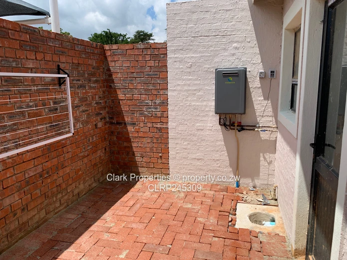 STUNNING TOWNHOUSES ON 1000sqm (Sole Mandate)