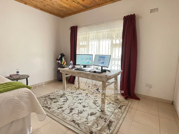 Modern Family Living On 1,950m²