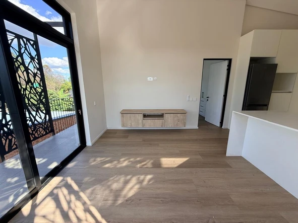 2 Bedroom Flat & Apartment
