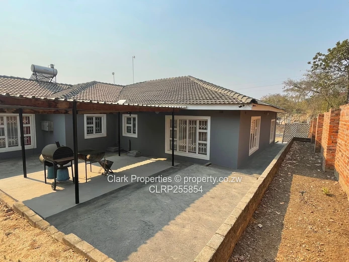 Modern Family Living On 1,950m²