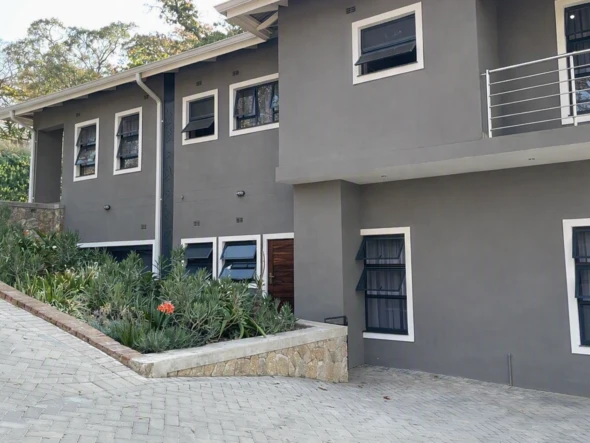 4 Bedroom Flat & Apartment