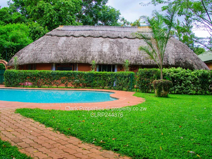 Multi-Dwelling Estate, Investor's Opportunity!