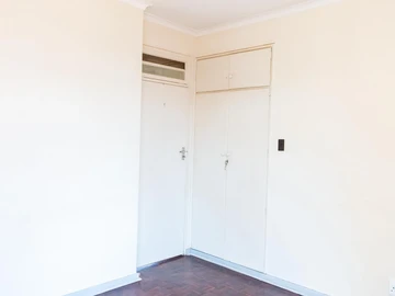 2 Bedroom Flat & Apartment