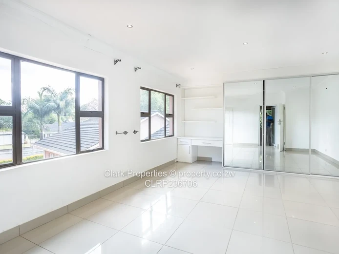 Stylish Family Home In Colne Valley!