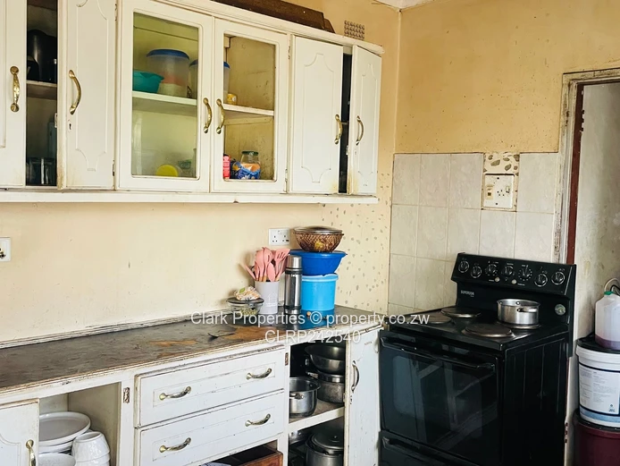 4-Bedroomed Fix-Me-Upper: A Great Investment (Sole Mandate)