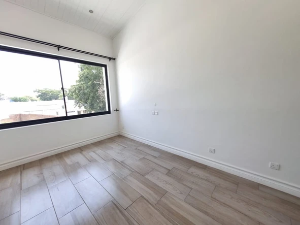 2 Bedroom Flat & Apartment