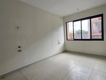 2 Bedroom Flat & Apartment