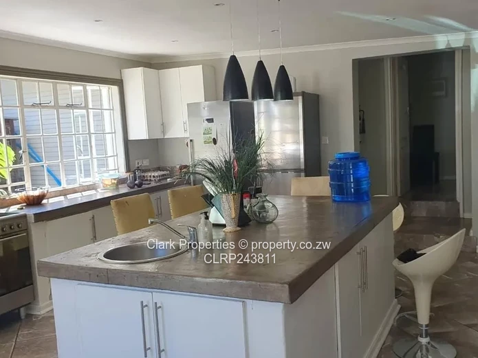 Elegant 5 Bedroom Guest Lodge/Family Retreat.