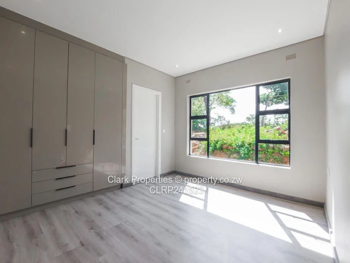 Striking Contemporary Living (Sole Mandate)