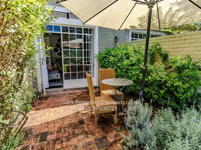 Elegant 5 Bedroom Guest Lodge/Family Retreat.