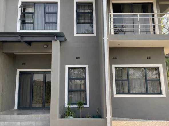4 Bedroom Flat & Apartment