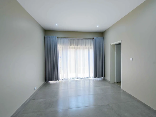 4 Bedroom Flat & Apartment