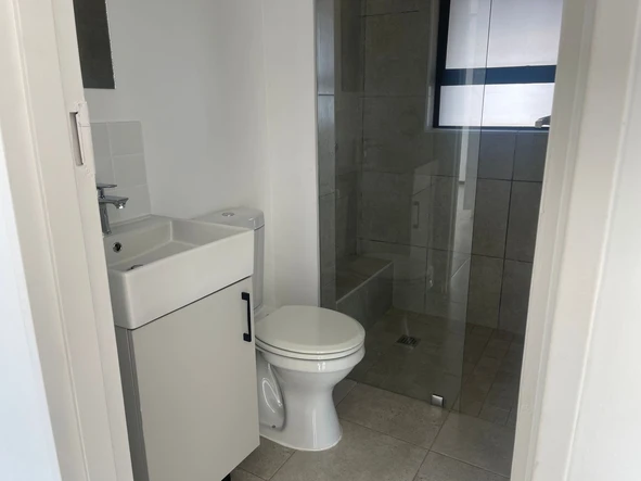 2 Bedroom Flat & Apartment