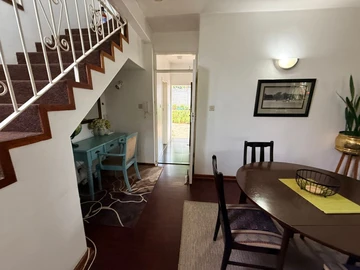 2 Bedroom Flat & Apartment