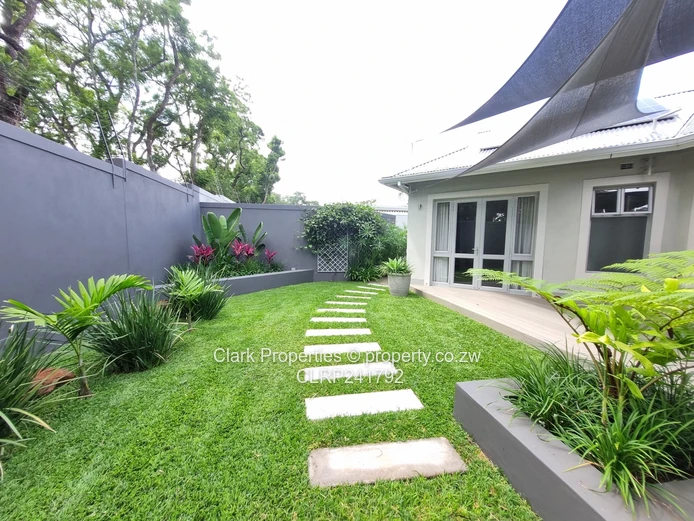 Refined Off-Grid Living in an Exclusive, Upmarket Complex!