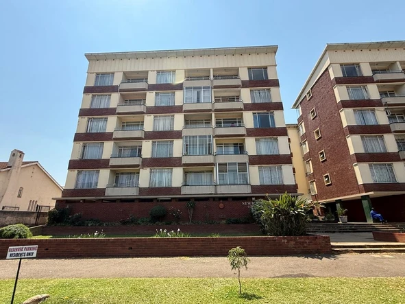 2 Bedroom Flat & Apartment