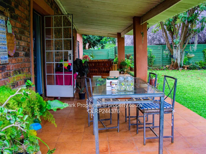 Multi-Dwelling Estate, Investor's Opportunity!