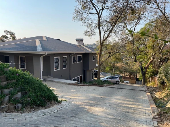 4 Bedroom Flat & Apartment