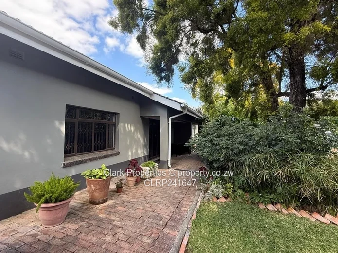 Fully Furnished Cottage in Highlands! 