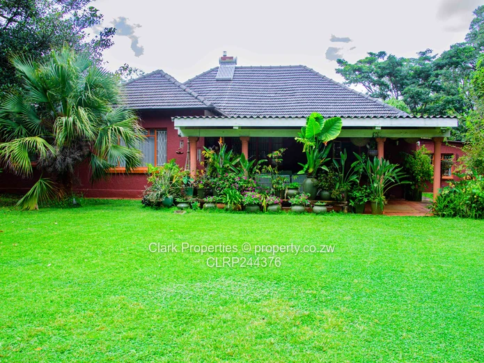 Multi-Dwelling Estate, Investor's Opportunity!