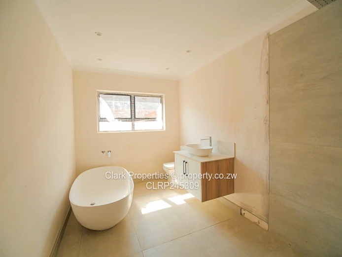 STUNNING TOWNHOUSES ON 1000sqm (Sole Mandate)