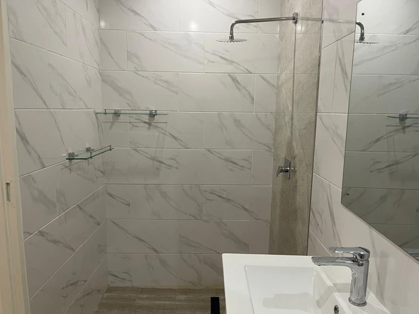 4 Bedroom Flat & Apartment