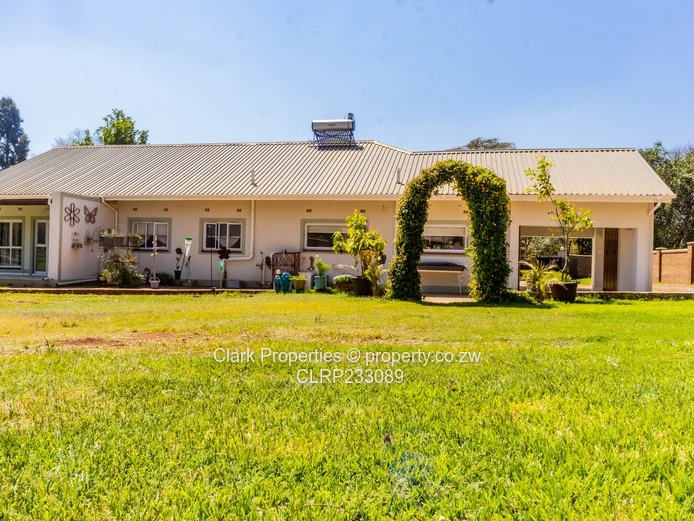 A Delightful and Comfortable Family Home! (Sole Mandate)