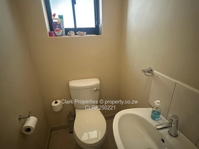 Victoria Falls: 3-Bed Open-Plan Home with Garden Flatlet