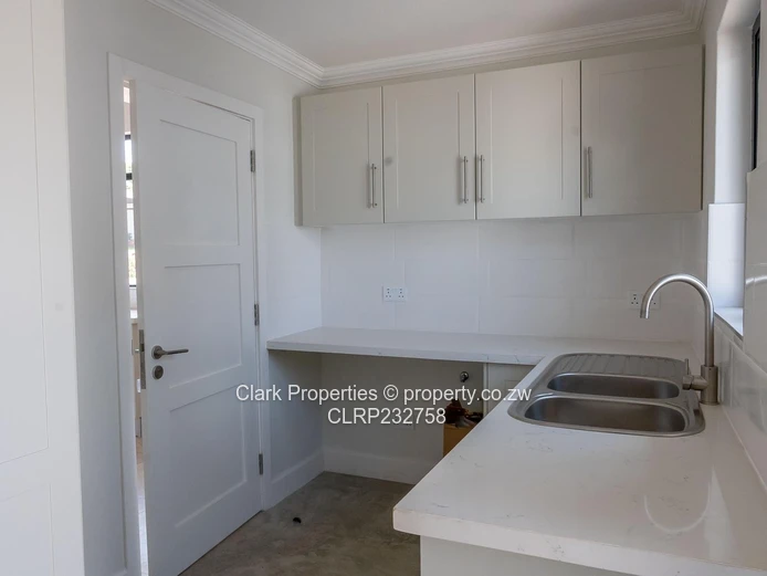 Large Townhouse In Chisipite