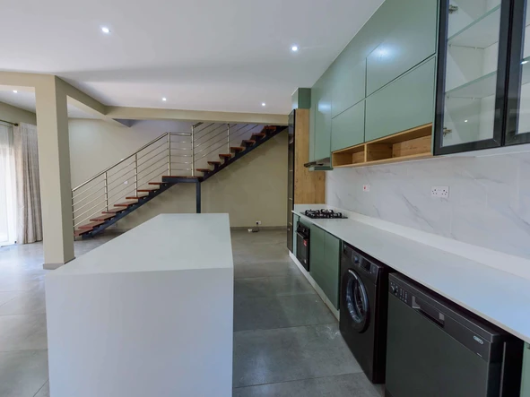 4 Bedroom Flat & Apartment